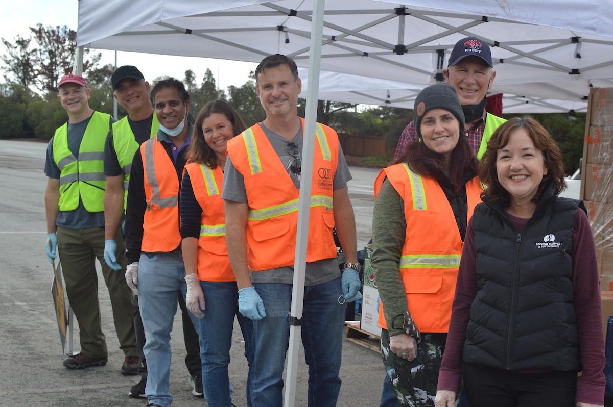 Second Harvest of Silicon Valley board members, along with CEO Leslie Bacho and Director of Leadership Gifts, Shobana Gubbi, volunteered at the free grocery distribution at College of San Mateo